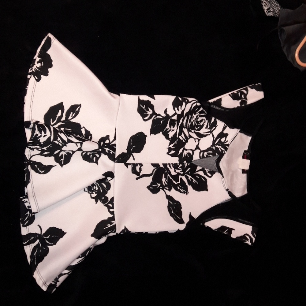 A beautiful & bold eye catcher blouse!😍